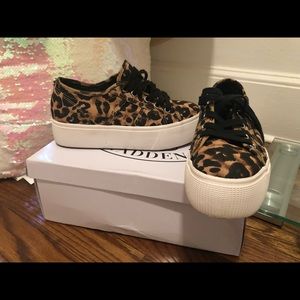 Steve Madden Emmi platform leopard sneakers